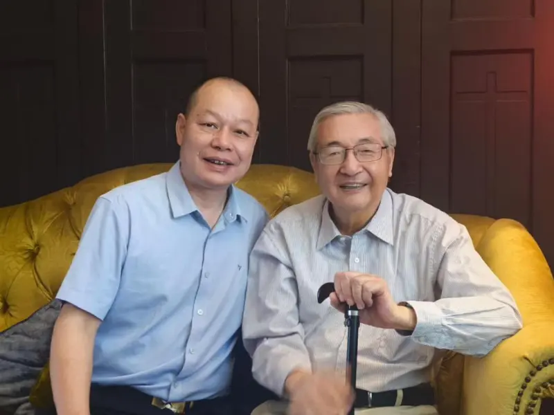 Среща с академика на CAS Xu Zhihong за изследване на технологията за биопроизводство на Anoectochilus и получаване на неговия изключителен надпис за Xinquan Shibawan Ice Snow Anoectochilus